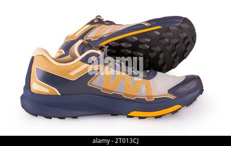 Les chaussures de plein air pour l'homme pour différentes activités, Trail running, freerunning, escalade rapide, randonnée, studio shoot sur fond blanc Banque D'Images