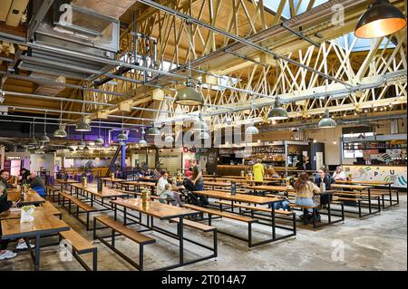 Intérieur du magasin d'alimentation au détail du marché de la rue Abingdon à Blackpool, royaume-uni Banque D'Images