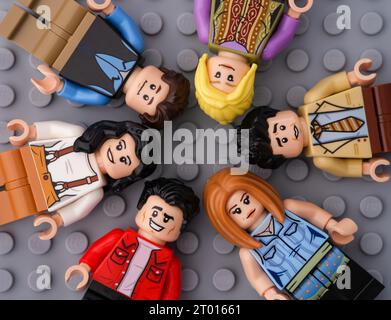 Tambov, Fédération de Russie - 01 octobre 2023 Lego idées amis personnages figurines - Ross Geller, Rachel Green, Chandler Bing, Monica Geller, Joe Banque D'Images