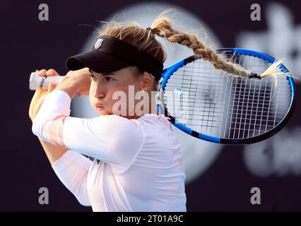 Pékin, Chine. 3 octobre 2023. La kazakhe Yulia Putintseva affronte la française Caroline Garcia lors du match de deuxième tour en simple féminin du tournoi de tennis China Open 2023 à Pékin, capitale de la Chine, le 3 octobre 2023. Crédit : Luo Yuan/Xinhua/Alamy Live News Banque D'Images