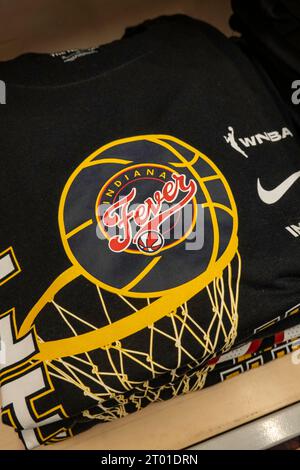 Le magasin phare de la NBA sur la cinquième Avenue propose une gamme complète de tenues WNBA, 2023, New York City, États-Unis Banque D'Images