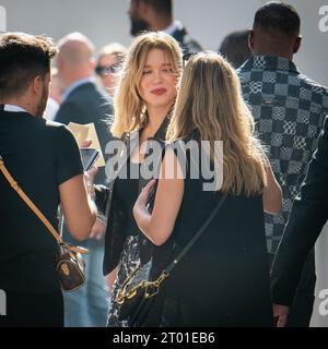 Lea Seydoux arrives for the Louis Vuitton ready-to-wear Spring/Summer 2023  fashion collection presented Tuesday, Oct. 4, 2022 in Paris. (AP  Photo/Francois Mori Stock Photo - Alamy