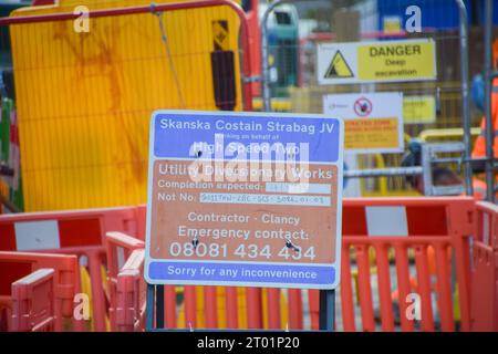 Londres, Royaume-Uni. 3 octobre 2023. Le site de construction HS2 à Euston Station, car les rapports suggèrent qu'une partie de la ligne ferroviaire à grande vitesse 2, entre Birmingham et Manchester, pourrait être coupée en raison de la flambée des coûts. Le projet de plusieurs milliards de livres sterling a connu des problèmes et des retards. Crédit : Vuk Valcic/Alamy Live News Banque D'Images