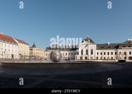 Bratislava, Slovaquie. 3 octobre 2023. Bratislava, Slovaquie. 3 octobre 2023. Le Palais Grassalkovich. Résidence officielle du Président de la République slovaque. (Image de crédit : © John Wreford/SOPA Images via ZUMA Press Wire) USAGE ÉDITORIAL SEULEMENT! Non destiné à UN USAGE commercial ! Banque D'Images