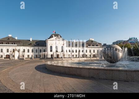 Bratislava, Slovaquie. 3 octobre 2023. Vue du Palais Grassalkovich, résidence officielle du Président de la République slovaque. (Image de crédit : © John Wreford/SOPA Images via ZUMA Press Wire) USAGE ÉDITORIAL SEULEMENT! Non destiné à UN USAGE commercial ! Banque D'Images