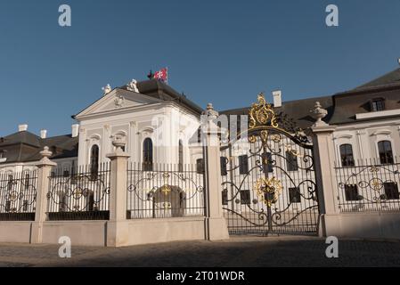 Bratislava, Slovaquie. 3 octobre 2023. Vue du Palais Grassalkovich, résidence officielle du Président de la République slovaque. (Image de crédit : © John Wreford/SOPA Images via ZUMA Press Wire) USAGE ÉDITORIAL SEULEMENT! Non destiné à UN USAGE commercial ! Banque D'Images