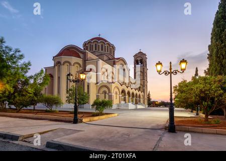 Eglise Agios Dimitrios au coucher du soleil à Paralimni, Chypre Banque D'Images