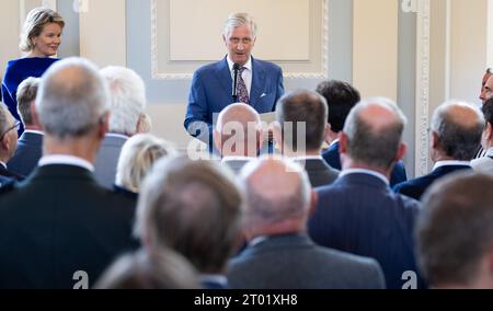 Bruxelles, Belgique. 03 octobre 2023. La Reine Mathilde de Belgique et le Roi Philippe - Filip de Belgique photographiés lors d'une réception pour les maires des villes et communes de Belgique au château royal de Laeken - Laken, à Bruxelles, le mardi 03 octobre 2023. BELGA PHOTO BENOIT DOPPAGNE crédit : Belga News Agency/Alamy Live News Banque D'Images