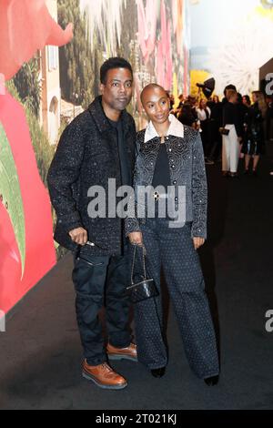 Le comédien Chris Rock et sa fille Lola Simone Rock au défilé Chanel lors des Collections Printemps été 2024 à Paris, France le 3 octobre 2023. (Photo de Jonas Gustavsson/Sipa USA) crédit : SIPA USA/Alamy Live News Banque D'Images