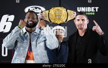 HILVERSUM - Kickboxer Rico Verhoeven avec Tariq 'cookie' Osaro lors d'une conférence de presse avant l'événement collision 6 de gloire dans lequel Verhoeven fait son retour sur le ring. Verhoeven défend son titre mondial contre Osaro. ANP FREEK VAN DEN BERGH netherlands Out - belgique Out Banque D'Images