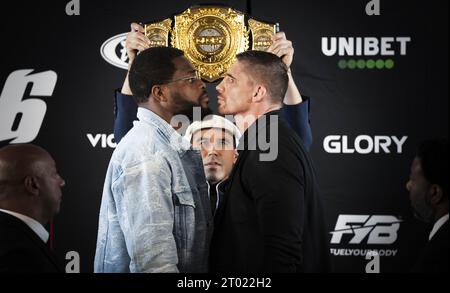 HILVERSUM - Kickboxer Rico Verhoeven avec Tariq 'cookie' Osaro lors d'une conférence de presse avant l'événement collision 6 de gloire dans lequel Verhoeven fait son retour sur le ring. Verhoeven défend son titre mondial contre Osaro. ANP FREEK VAN DEN BERGH netherlands Out - belgique Out Banque D'Images