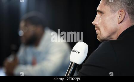 HILVERSUM - Kickboxer Rico Verhoeven avec Tariq 'cookie' Osaro lors d'une conférence de presse avant l'événement collision 6 de gloire dans lequel Verhoeven fait son retour sur le ring. Verhoeven défend son titre mondial contre Osaro. ANP FREEK VAN DEN BERGH netherlands Out - belgique Out Banque D'Images