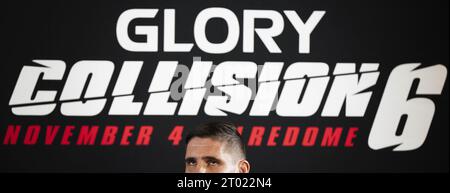 HILVERSUM - Kickboxer Rico Verhoeven avec Tariq 'cookie' Osaro lors d'une conférence de presse avant l'événement collision 6 de gloire dans lequel Verhoeven fait son retour sur le ring. Verhoeven défend son titre mondial contre Osaro. ANP FREEK VAN DEN BERGH netherlands Out - belgique Out Banque D'Images