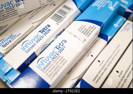 Tubes de vaccin grippal Influvac Tetra en pharmacie. France, Montauban, le 3 octobre 2023. Photo de Patricia Huchot-Boissier/ABACAPRESS.COM Banque D'Images