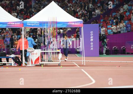 Hangzhou, Chine. 03 octobre 2023. Hangzhou, Zhejiang, Chine : Asian Games, Inde Annu Rani a obtenu une médaille d'or en Medal dans Javelin Throw crédit : Seshadri SUKUMAR / Alamy Live News Banque D'Images