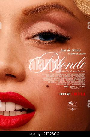 Blonde (2022) réalisé par Andrew Dominik et mettant en vedette Ana de Armas, Lily Fisher et Julianne Nicholson. Adaptation du roman de Joyce Carol Oates sur l'actrice américaine Marilyn Monroe, couvrant son amour et sa vie professionnelle. Banque D'Images