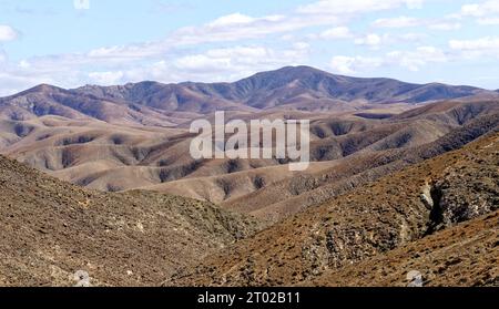 Vue panoramique du paysage depuis le point de vue mirador astronomico de Sicasumbre entre Pajara et la Pared sur l'île des Canaries Fuerteventura, Espagne - 20,09 Banque D'Images