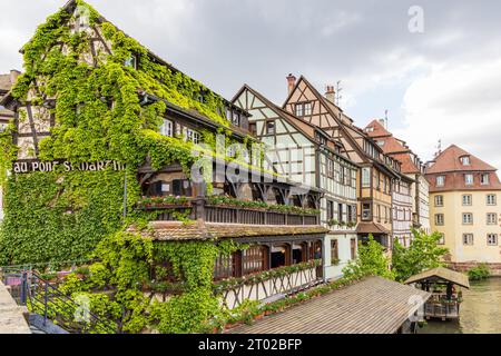 Strasbourg, France - 14 mai 2023 : Paysage urbain de Strasbourg dans la région d'Elsace le long du Rhin en France Banque D'Images