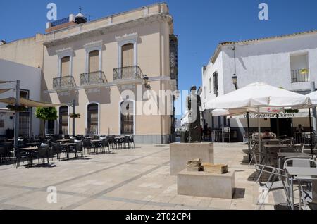 Moguer, Espagne - 30 juillet 2023 : Monument commémoratif à l'écrivain espagnol Zenobia Camprubi, épouse de l'écrivain Nobel Juan Ramon Jimenez à Moguer, Andalu Banque D'Images