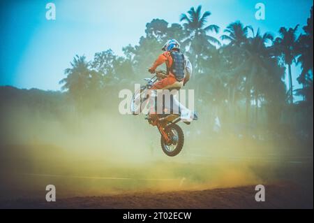 Mud Bike Race en kakkoor Kerala Inde, Bike Stunting Banque D'Images