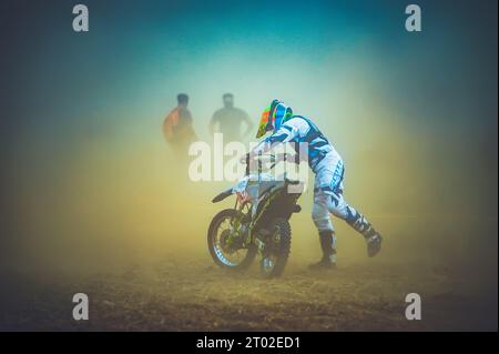 Mud Bike Race en kakkoor Kerala Inde, Bike Stunting Banque D'Images