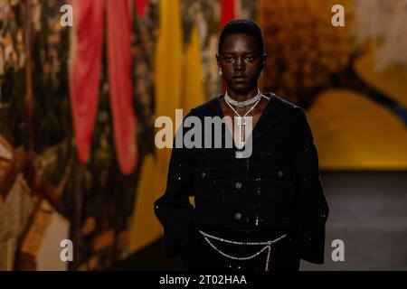 Paris, Frankreich. 03 octobre 2023. CHANEL Printemps/été 2024 Runway pendant la Fashion week de Paris - Paris ; France 03/10/2023 crédit : dpa/Alamy Live News Banque D'Images