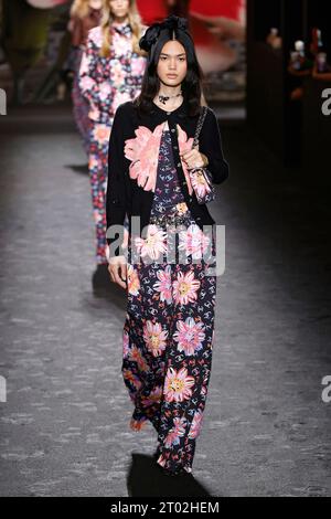 Paris, Frankreich. 03 octobre 2023. CHANEL Printemps/été 2024 Runway pendant la Fashion week de Paris - Paris ; France 03/10/2023 crédit : dpa/Alamy Live News Banque D'Images