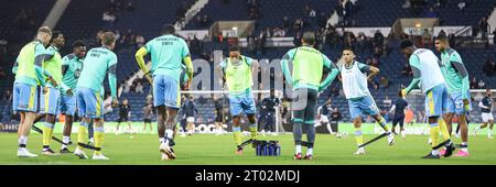 West Bromwich, Royaume-Uni. 03 octobre 2023. Les joueurs de Sheffield Wednesday s'échauffent avant le match du championnat EFL Sky Bet entre West Bromwich Albion et Sheffield Wednesday aux Hawthorns, West Bromwich, Angleterre le 3 octobre 2023. Photo de Stuart Leggett. Usage éditorial uniquement, licence requise pour un usage commercial. Aucune utilisation dans les Paris, les jeux ou les publications d'un seul club/ligue/joueur. Crédit : UK Sports pics Ltd/Alamy Live News Banque D'Images