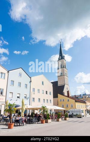 Neumarkt-Sankt Veit : Square Stadtplatz, église St. Johannes Baptist à Oberbayern, Inn-Salzach, haute-Bavière, Bayern, Bavière, Allemagne Banque D'Images