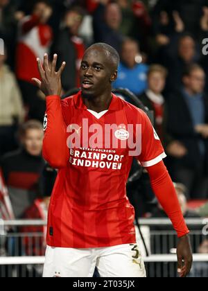 Eindhoven, pays-Bas. 03 octobre 2023. EINDHOVEN - Jordan Teze du PSV Eindhoven célèbre les 2-2 lors du match de l'UEFA Champions League entre le PSV Eindhoven et le Sevilla FC au stade Phillips le 3 octobre 2023 à Eindhoven, aux pays-Bas. ANP MAURICE VAN STEEN crédit : ANP/Alamy Live News Banque D'Images