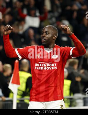 Eindhoven, pays-Bas. 03 octobre 2023. EINDHOVEN - Jordan Teze du PSV Eindhoven célèbre les 2-2 lors du match de l'UEFA Champions League entre le PSV Eindhoven et le Sevilla FC au stade Phillips le 3 octobre 2023 à Eindhoven, aux pays-Bas. ANP MAURICE VAN STEEN crédit : ANP/Alamy Live News Banque D'Images