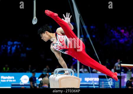 Anvers, Belgique. 3 octobre 2023. Daiki Hashimoto (JPN) sur le cheval pommeau lors de la 52e finale par équipe masculine des Championnats du monde FIG 2023 de gymnastique artistique au Sportpaleis à Anvers, Belgique. (Daniela Porcelli/SPP) crédit : SPP Sport Press photo. /Alamy Live News Banque D'Images