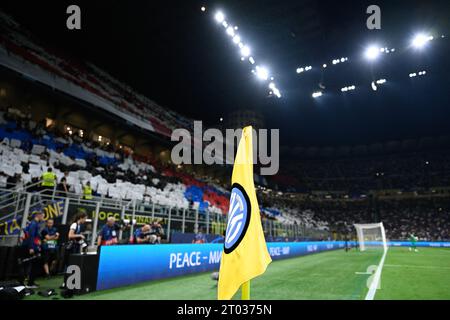 Milan, Italie. 03 octobre 2023. Match ball lors du match de l'UEFA Champions League entre l'Inter FC Internazionale et SL Benfica, le 3 octobre 2023, au stade Giuseppe Meazza San Siro Siro à Milan, Italie. Photo Tiziano Ballabio crédit : Tiziano Ballabio/Alamy Live News Banque D'Images