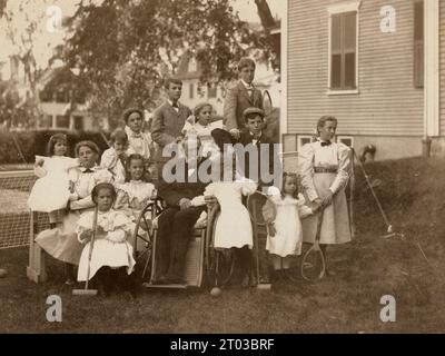 Warren Delano II avec ses petits-enfants - Franklin D. Roosevelt et ses cousins posant avec leur grand-père Warren Delano II - septembre 1897 Banque D'Images