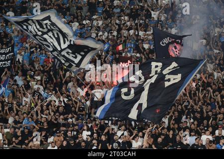 Naples, Italie. 03 octobre 2023. La courbe de Napoli pendant la Ligue des Champions de l'UEFA entre le SSC Napoli et le Real Madrid FC au Diego Armando Maradona Stadium Credit : Independent photo Agency/Alamy Live News Banque D'Images