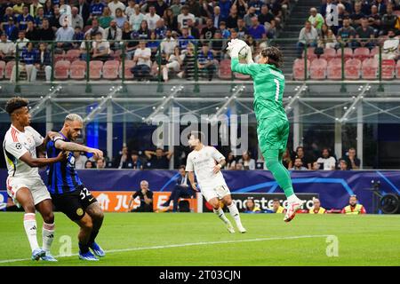 Milan, Italie. 03 octobre 2023. Yann Sommer (FC Inter) lors du match de football du Groupe D de l'UEFA Champions League entre le FC Internazionale et SL Benfica le 3 octobre 2023 au stade Giuseppe-Meazza de Milan, Italie - photo Morgese-Rossini/DPPI crédit : DPPI Media/Alamy Live News Banque D'Images