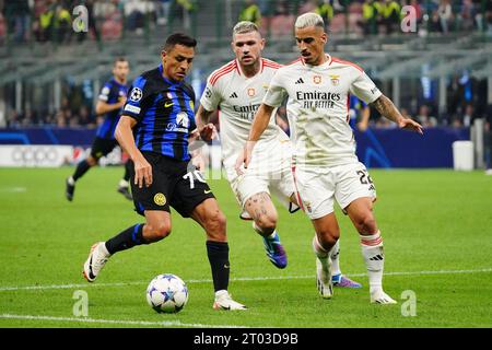 Milan, Italie. 3 octobre 2023. Alexis Sanchez (FC Inter) lors du match de football du Groupe D de l'UEFA Champions League entre le FC Internazionale et le SL Benfica le 3 octobre 2023 au stade Giuseppe-Meazza de Milan, Italie. Crédit : Luca Rossini/E-Mage/Alamy Live News Banque D'Images