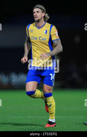 Mansfield, Royaume-Uni. 03 octobre 2023. Le défenseur de Mansfield Town Aden Flint (14 ans) lors du match du Mansfield Town FC contre Wrexham AFC Sky bet EFL League Two au One Call Stadium, Mansfield, Royaume-Uni, le 3 octobre 2023 Credit : Every second Media/Alamy Live News Banque D'Images