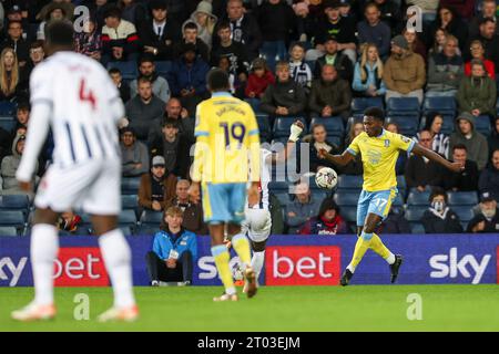 West Bromwich, Royaume-Uni. 03 octobre 2023. Le Di'Shon Bernard de Sheffield Wednesday en action lors du match EFL Sky Bet Championship entre West Bromwich Albion et Sheffield Wednesday aux Hawthorns, West Bromwich, Angleterre le 3 octobre 2023. Photo de Stuart Leggett. Usage éditorial uniquement, licence requise pour un usage commercial. Aucune utilisation dans les Paris, les jeux ou les publications d'un seul club/ligue/joueur. Crédit : UK Sports pics Ltd/Alamy Live News Banque D'Images