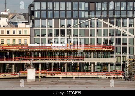 Concept Estate, nouvelles colonnes Floor Architecture sur site de construction. Bâtiment industriel abstrait en béton en construction Banque D'Images