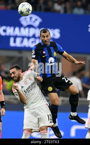 Milan, Italie. 3 octobre 2023. Henrikh Mkhitaryan (à droite) de l'Inter Milan rivalise avec Orkun Kokcu lors du match du Groupe D de l'UEFA Champions League entre l'Inter Milan et Benfica à Milan, Italie, le 3 octobre 2023. Crédit : Federico Tardito/Xinhua/Alamy Live News Banque D'Images