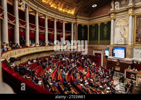 Paris, France. 03 octobre 2023. Vue générale à l'Assemblée nationale pendant la séance de questions au gouvernement. Séance hebdomadaire de questions au gouvernement français à l'Assemblée nationale au Palais Bourbon, à Paris. (Photo Telmo Pinto/SOPA Images/Sipa USA) crédit : SIPA USA/Alamy Live News Banque D'Images