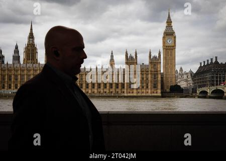 Londres, Royaume-Uni. 13 septembre 2023. Vue générale du Palais de Westminster à Londres. Un chercheur au Parlement britannique a été arrêté en vertu de la loi sur les secrets officiels, en relation avec des allégations qu'il espionnait pour l'État chinois. Crédit : SOPA Images Limited/Alamy Live News Banque D'Images