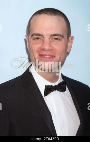 Jordan Roth, président de Jujamcyn Theaters assiste à la représentation de la soirée d'ouverture de "How to Success in Business Without Really Trying" au Al Hirschfeld Theatre de New York le 27 mars 2011. Crédit photo : Henry McGee/MediaPunch Banque D'Images