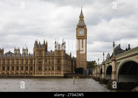 Londres, Royaume-Uni. 13 septembre 2023. Vue générale du Palais de Westminster à Londres. Un chercheur au Parlement britannique a été arrêté en vertu de la loi sur les secrets officiels, en relation avec des allégations qu'il espionnait pour l'État chinois. (Image de crédit : © Tejas Sandhu/SOPA Images via ZUMA Press Wire) USAGE ÉDITORIAL SEULEMENT! Non destiné à UN USAGE commercial ! Banque D'Images