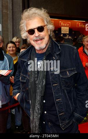 Wolfgang Niedecken BEI der Premiere des Dokumentarfilms Anselm - Das Rauschen der Zeit in der Lichtburg. Essen, 03.10.2023 *** Wolfgang Niedecken à la première du documentaire Anselm Das Rauschen der Zeit au Lichtburg Essen, 03 10 2023 Foto:XT.xSchröerx/xFuturexImagex anselm 3006 crédit : Imago/Alamy Live News Banque D'Images