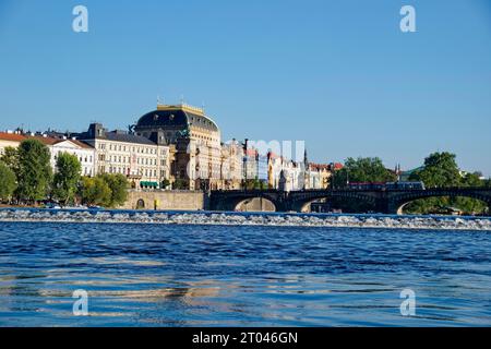 Théâtre national et Pont des légions sur la rivière Vltava, Prague, République tchèque Banque D'Images