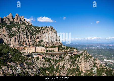 Une vue panoramique de l'abbaye de Santa Maria de Montserrat en Catalogne, Espagne Banque D'Images