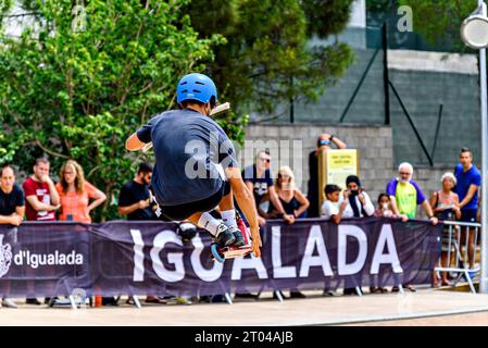 Igualada, Barcelone ; 16 juillet 2023 : Championnat de Catalogne de Scooter Street, Park Junior et About, dans le Skate Park d'Igualada Banque D'Images