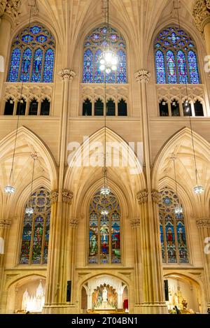 New York, États-Unis. Intérieur de la cathédrale Saint-Patrick. Vue touristique célèbre et populaire à Manhattan. Banque D'Images